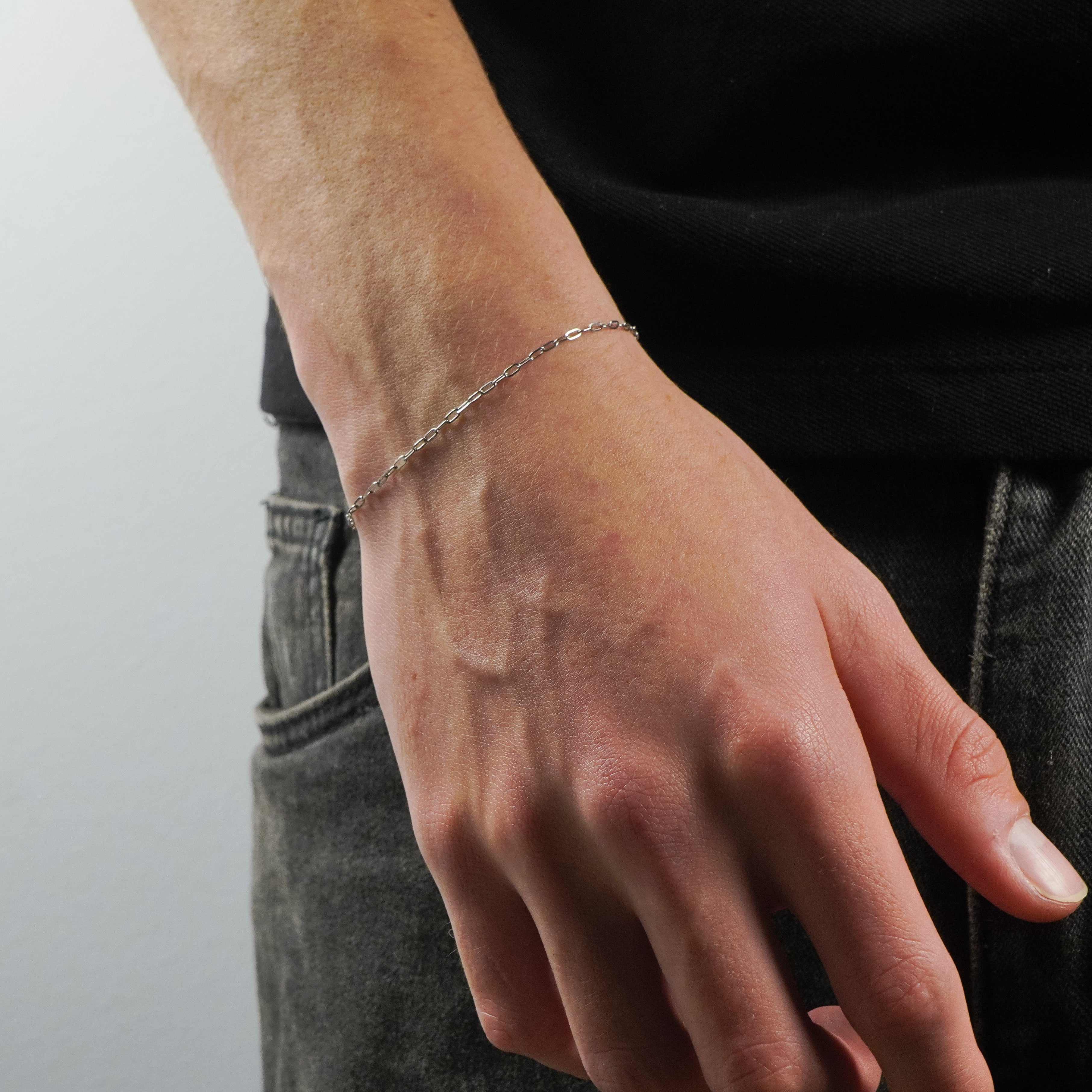 Pulsera de plata Paperclip minimalista y elegante de Tropic Jewelry